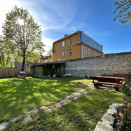 Garden Next To Telliskivi & Old Town Apartmán *